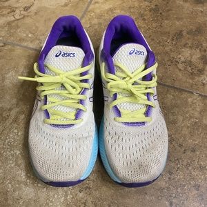 ASICS Women Size 7 Tennis Shoe